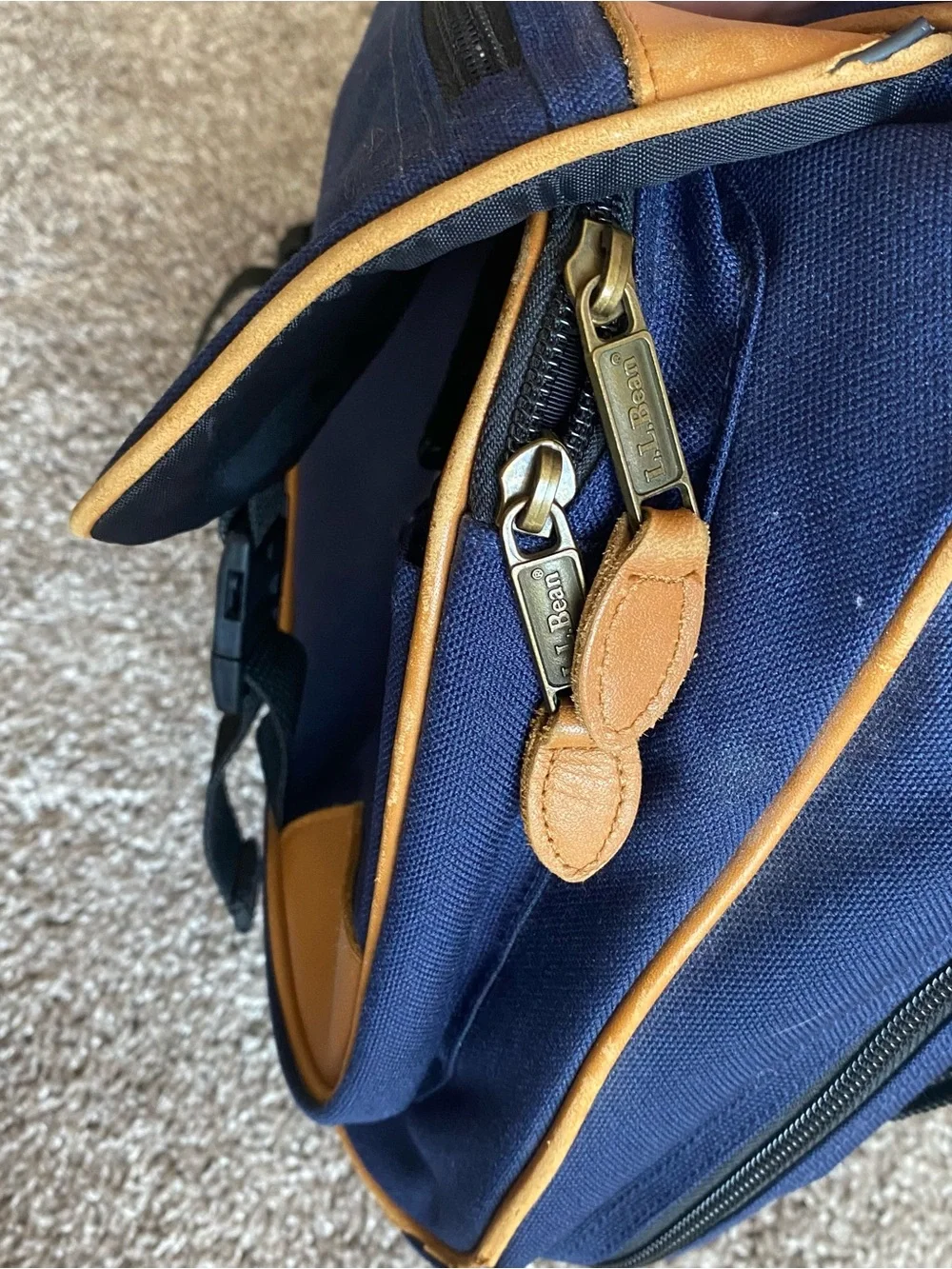 Vintage L.L. Bean messenger shoulder bag